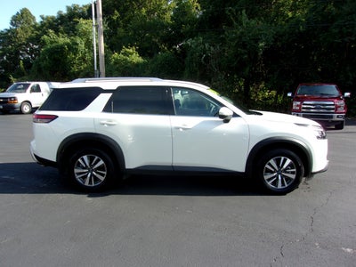 2024 Nissan Pathfinder SL